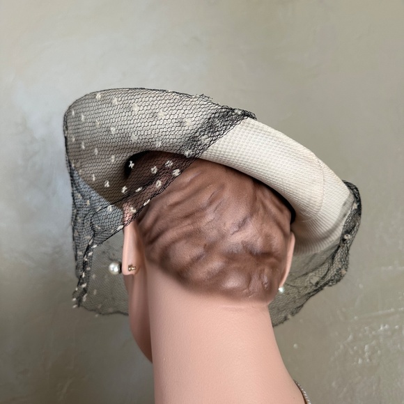 EYE-CATCHING 1940\'S BEIGE FELT/OFF WHITE FABRIC FEDORA + FEATHERS + DOTTED VEIL main image 11